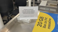 Štát obchodníkom nariadil vylepiť oznamy vo veľkosti A4. Teraz vraví niečo iné