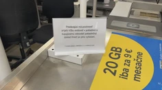 Štát obchodníkom nariadil vylepiť oznamy vo veľkosti A4. Teraz vraví niečo iné