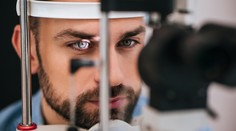 Nebezpečný estetický trend. Internet valcuje zmena farby očí, môže však výrazne poškodiť zrak