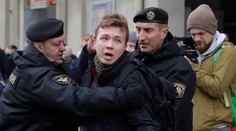 Zadržali bieloruského opozičného novinára. Lietadlo Ryanairu, v ktorom sedel, prinútili pristáť