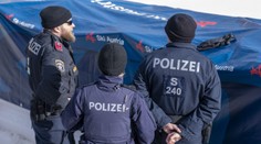 Krvavý útok v Rakúsku. Sýrčan pobodal okoloidúcich, zahynul mladý chlapec