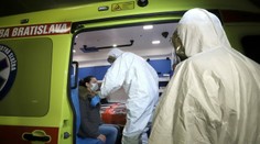 Počty výjazdov sanitiek pomaly stúpajú. Analytici varujú pred zahltením nemocníc na východe