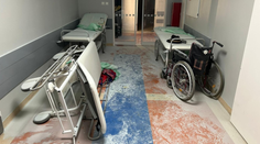 Sledoval horor Hostel? Rakúšan sa bál pobytu vo „východoeurópskej nemocnici“ a zdemoloval urgent v Trnave