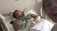 Tínedžerka vypadla z autobusu. Vodič ju nechal na diaľnici