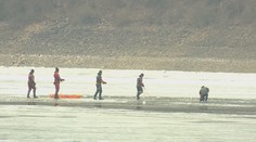 Na Orlickej priehrade sa prelomil ľad pod korčuliarmi, jeden sa asi utopil