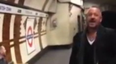 Fanúšik skupiny Erasure rozospieval metro