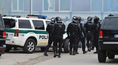 V Bratislave nahlásili bombu. Polícia evakuovala nákupné centrá