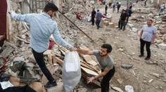 Azerbajdžan preberá kontrolu. Arméni na úteku podpaľujú svoje domy a vykopávajú mŕtvych