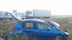 Tragické ráno cestou do práce pri Šarovciach. V aute, ktoré vyletelo do poľa, jeden neprežil