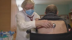 Zariadenia pre seniorov nemajú dostatok lekárov