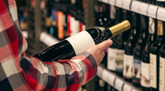 Zamysleli ste sa nad tým, prečo majú fľaše vína 750 mililitrov? Skrýva sa za tým príbeh z minulosti