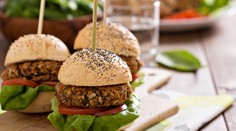 Už žiadne vegánske burgery alebo klobásy v EÚ. Rastlinné produkty musia premenovať