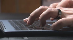 Kandidáti na amerického prezidenta siahli aj po umelej inteligencii. Pomáha ovplyvňovať voličov