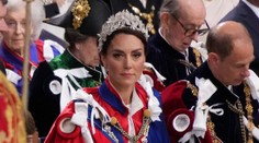 Princezná z Walesu ozdobou korunovácie. Kate vzdala hold Diane vzácnym detailom