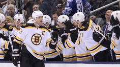 Chára pomohol gólom k triumfu Bostonu