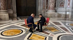 GALÉRIA: Zábery, aké nikto nečakal. Donald Trump a Volodymyr Zelenskyj v deň pápežovho pohrebu diskutovali v Bazilike sv. Petra