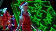 Koľko ľudí, toľko chutí. Aj takáto gýčová môže byť vianočná výzdoba