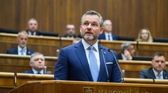 Prezident rečnil 38 minút. Potlesk zaznel len trikrát, z toho dvakrát z opozície. Politológ posiela Pellegrinimu ostrý odkaz