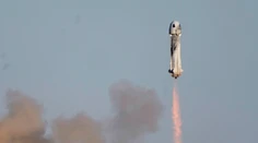 Ďalší turisti vo vesmíre: V rakete New Shepard bola aj dcéra 1. Američana v kozme