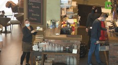 Podnikateľom v gastre pre meniace sa farby okresov rapídne klesajú tržby. Mnohí nedostali pomoc