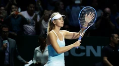 Šarapovová výhrou nad Pennettovou pomohla Radwaňskej do semifinále