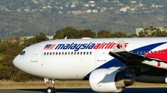 Lietadlo Malaysia Airlines núdzovo pristálo. Stopy požiaru nenašli