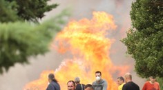 Vlak obklopili plamene lesného požiaru v Španielsku. Ľudia v panike rozbíjali okná