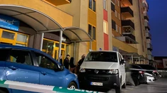 Rodinná tragédia v Petržalke: Najskôr vypadol z okna muž, potom jeho sestra. V ich byte našli mŕtve dieťa