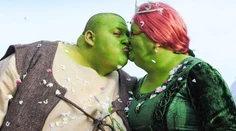 OBRAZOM: Rozprávková svadba. Mladomanželia sa obliekli ako Shrek a Fiona