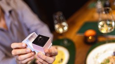 Romantický moment sa zmenil na boj o život: Mladá Češka skolabovala po zásnubách v Grécku