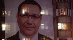 Prvé kolo rumunských prezidentských volieb zrejme vyhral premiér Ponta