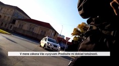 Policajti šokovali muža: Vraj mu povedali, aby onanoval pri fotke