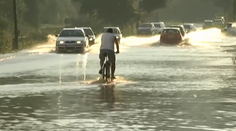 Príroda si robila, čo chcela. Ľudia počas dažďa vybehli z domu, naspäť to už nešlo