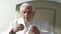 Emeritný pápež Benedikt XVI. sa dožíva 90 rokov