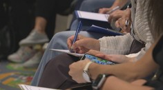 Rodičia sa vzdelávajú vo výchove detí: Učia sa zvládať vlastné emócie, aby boli lepším vzorom