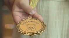 Až sto detí každoročne ochorie na rakovinu. Ocenili hrdinov, ktorí tento boj zvládli