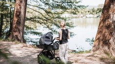 Nevlastný otec umučil na smrť dcéru, matka to ignorovala. S mŕtvym telom v kočíku chodili do krčmy