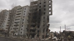 FOTO: Banksy odhalil novú nástennú maľbu na múre zničenej budovy v ukrajinskej Boroďanke