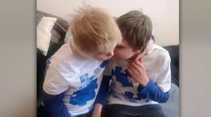 Treba ich prebaľovať, prezliekať a kŕmiť. Rodina s dvomi dospievajúcimi autistami potrebuje pomoc