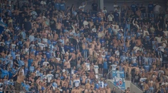 VIDEO: Časť fanúšikov Slovana pískala počas minúty ticha za zosnulú kráľovnú pred zápasom EKL