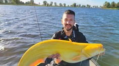 Ako obrovský banán so žiabrami. Rybár chytil extrémne vzácneho sumca