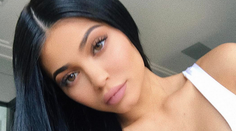 Kylie Jenner zaskočila fanúšikov. Jej pravé vlasy vyzerajú úplne inak