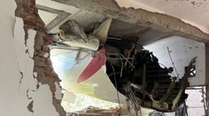 FOTO: Lietadlo sa zrútilo na lekársku ubytovňu. Na mieste je mnoho ďalších obetí