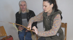 Základom sú šikovné ruky a dobrý materiál. Majstri z Kopaníc vedia upliesť veľkonočný korbáč za päť minút