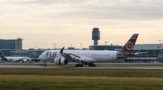 VIDEO: Letušky sa rázne vysporiadali s agresívnou opitou pasažierkou. Ústa jej prelepili lepiacou páskou