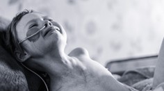 Štvorročné dievčatko z ikonickej fotografie podľahlo rakovine