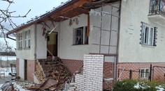 FOTO: Silný výbuch v rodinnom dome. Jeden človek skončil s popáleninami