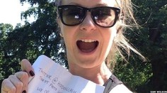 Americký boháč dodržal slovo: Peniaze ukrýva a rozdáva aj v Európe