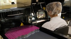 Pfizer požiadal v USA o schválenie vakcíny pre tínedžerov. Testy ukázali 100-percentnú účinnosť