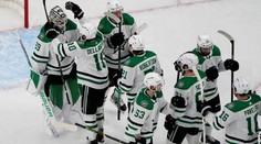 Dallas vyhral vo Vegas 4:2 a zostal v hre, hrdinom dvojgólový Dellandrea